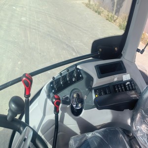 High-efficiency 120HP 4x4 wheeled agricultural tractor for plowing and landscaping, strong power, cultivator-ready - Product Image 2