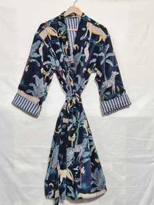 ชุดคลุมกิโมโนกำมะหยี่ลายป่าสีน้ำเงินกรมท่า เสื้อคลุมกำมะหยี่สำหรับดื่มชาตอนเช้า ชุดคลุมกำมะหยี่สำหรับเพื่อนเจ้าสาว เสื้อคลุมกำมะหยี่ผ้าฝ้ายสำหรับผู้หญิง - Product Image 3