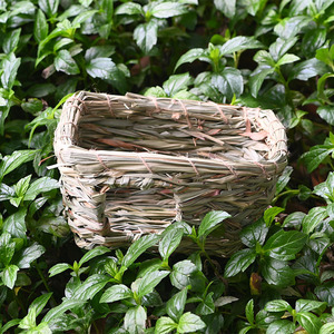 Nichoir pour oiseaux fait main en paille, taille moyenne, en forme carrée, en matériau végétal - Product Image 4