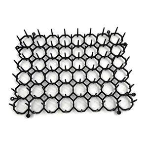 Almohadilla antideslizante para gatos, repelente de malla hexagonal negra para protección de camas y muebles, disuasor multifuncional para mascotas, cuatro estaciones - Product Image 1