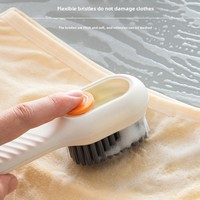 Brosse de nettoyage de chaussures multifonctionnelle en plastique pour la maison, avec distributeur de liquide et long manche, à suspendre pour le rangement