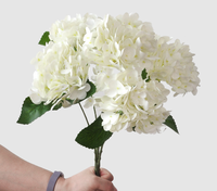 Bunga Hydrangea Sutra Realistis dengan Daun Hijau - Dekorasi Pernikahan & Hotel Bergaya Modern Sentuhan Alami Tahan Lama