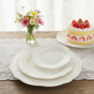 Assiette plate blanche unie Ge Luo Cocoa, série Cour Européenne, style simplicité moderne, <span class=keywords><strong>pour</strong></span> gâteaux et steaks, compatible micro-ondes - Product Image 1