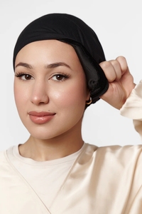 Sottohijab Sharut Antiscivolo in Velluto per Donne Musulmane, in Jersey di Bambù Elasticizzato con Laccio Posteriore, Fodera Premium in Raso di Seta - Product Image 3