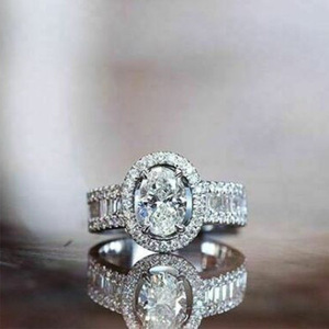 Anello ovale scintillante a quattro punte per donna, elegante e delicato gioiello da dito alla moda - Product Image 2