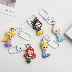 Porte-clés léger <span class=keywords><strong>en</strong></span> plastique motif <span class=keywords><strong>sirène</strong></span> de dessin animé, neige et glace, mignon pour <span class=keywords><strong>petite</strong></span> fille, idéal pour sac d'écolière, sac à cœur pour fille, cadeau pour meilleure amie - Product Image 1