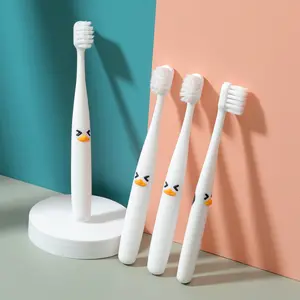 Bebek putih baru anak-anak bulu lembut bayi lembut sikat gigi gigi kartun untuk usia 6-12 lidah lapisan menggores sikat gigi PP