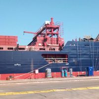 Grue à portique sur mesure OEM de 15, 20 et 25 tonnes pour couvercles de trappe de pont de navire de transport de marchandises avec certifications BV, DNV, CCS