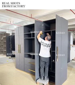 Armadio di Lusso Moderno in Legno di Marca Italiana con Decorazioni in Acciaio Inox Dorato, <span class=keywords><strong>Mobili</strong></span> per Camera da Letto, Guardaroba a 6 Ante in Pelle - Product Image 6