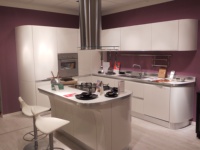 Îlots de cuisine modernes et ajustables avec évier en acrylique et panier de rangement, îlots de cuisine de luxe avec sièges