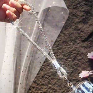 Cordino per <span class=keywords><strong>telefono</strong></span> cellulare da <span class=keywords><strong>donna</strong></span> di lusso con ciondolo pieno di diamanti Anti-smarrimento catena corta da polso accessori per gioielli per <span class=keywords><strong>telefono</strong></span> - Product Image 5