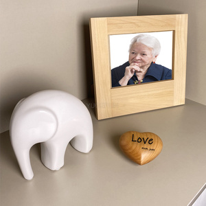 Urna de corazón de madera de cerezo de estilo europeo moderno, Mini recuerdo de madera elegante para cenizas humanas, suministros funerarios, recuerdos preciados - Product Image 6