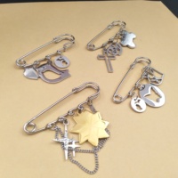 Broche de ceinture en métal personnalisée, épingle à châle tendance pour pull, clip pour pantalon, épingles de sûreté avec couleurs et tailles personnalisées