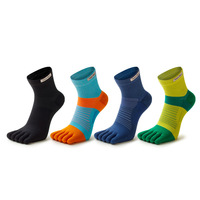 Chaussettes de sport tricotées personnalisables OEM de haute qualité, confortables, respirantes, antidérapantes, unisexes, à cinq doigts avec grip pour les orteils
