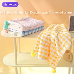 Утепленное фланелевое одеяло-плед для домашних животных: для кошек и маленьких собак, для использования в лежанках и клетках - Product Image 4