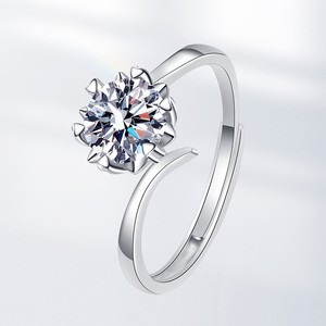 Anillo de Piedras Preciosas Chapado en Plata con Seis Garras Clásicas de 1 Quilate, Tamaño Ajustable, Piedras Blancas y Rosas para Compromiso de Boda - Product Image 6