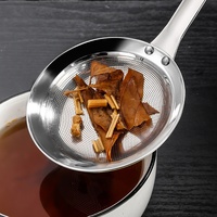 Cuillère écumoire en acier inoxydable à mailles fines avec long manche pour filtrer l'huile, la graisse et la mousse, idéale pour les plats chauds et la friture