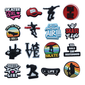 Nouveaux sabots décorations planche à roulettes sérieux pour hommes femmes enfants chaussures de sport breloques chaussures breloques concepteur breloques décorations de chaussures - Product Image 1