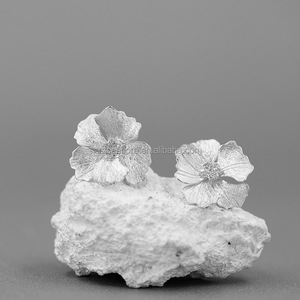 Orecchini a Perno Rosaeflora "A Midsummer Night's Dream" a Forma <span class=keywords><strong>di</strong></span> Peonia, in Autentico Argento Sterling 925, Gioielli Raffinati con Fascino Orientale Antico - Product Image 4