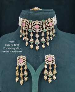 Collier choker élégant en Kundan, design 05901, bijoux ethniques traditionnels pour mariage, fête et tenue de mariée - Product Image 1