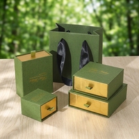 Boîte d'emballage de luxe écologique et biodégradable pour bijoux, avec intérieur en éponge verte, estampage à chaud doré, logo personnalisé, pour bagues haut de gamme