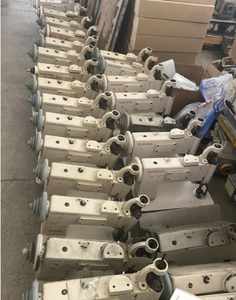 <span class=keywords><strong>Machine</strong></span> à broder à points de chaînette à commande manuelle pour vêtements industriels avec coupe-fil automatique et construction métallique durable - Product Image 2