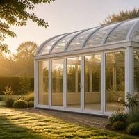 Véranda en verre courbé avec toit en verre, structure en aluminium, portes coulissantes en verre, voûte en arche, solarium, salle de patio pour jardin, villa