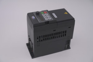 220/380V 3 giai đoạn 3KW <span class=keywords><strong>DC</strong></span> để AC chuyển đổi tần số VFD Tần số điện AC 3 giai đoạn đầu ra biến tần ổ đĩa biến áp - Product Image 4