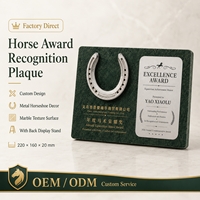 Plaque de récompense équestre personnalisée en marbre vert style pyramide, trophée de cheval durable en métal en forme de fer à cheval, gravure personnalisée