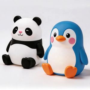Couverture de lampe de nuit en caoutchouc en forme de panda et de pingouin, abat-jour en silicone doux au toucher pour la décoration de la chambre des enfants - Product Image 1