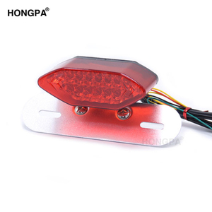 Fanale Posteriore LED Retrò per Moto, Luce di Stop e Freno, Illuminazione di Marcia per Accessori Scooter e Motociclette - Product Image 3
