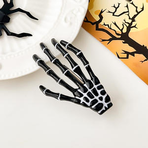 Pince à cheveux en forme de main de squelette d'Halloween, accessoires de fête amusants sur le thème des fantômes - Product Image 4