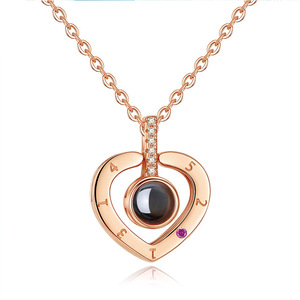 Collier pendentif avec projection « Je t'aime » en 100 langues pour femme, cadeau d'anniversaire, bijoux - Product Image 4