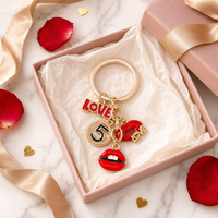 Porte-clés personnalisé en or pour femme, breloque cœur en émail rouge à lèvres et talon haut, pendentif de sac style Paris, cadeau pour elle