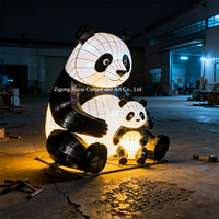 Anpassbare Chinesische Riesenpanda-Seidenlaterne Langlebige Tier-Festivallaterne für Wildlife-Outdoor-Nachtshows und Partydekoration