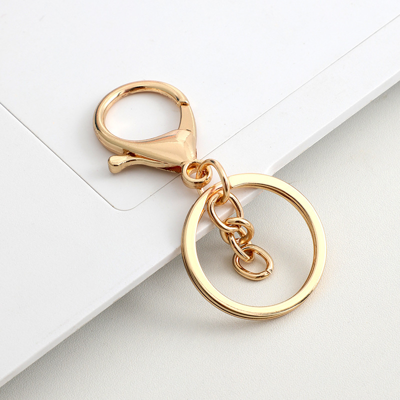 Ensemble trois pièces avec fermoir mousqueton, quatre maillons de chaîne, or KC.