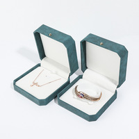 Boîtes à bijoux en cuir PU personnalisées faites à la main avec logo pour les bagues, les boucles d'oreilles, les pendentifs, les colliers, les bracelets, emballage cadeau pour femmes