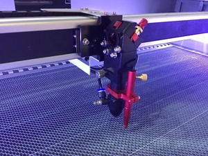 Máquina de corte láser CNC Aeon NOVA 1070 de 60W/80W/100W para hobby, educación, regalo, estampado - Product Image 4