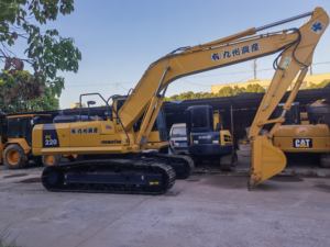 Excavatrice hydraulique utilisée de chenille de KOMATSU PC220 avec l'état parfait de fonctionnement Komatsu PC220 en vente - Product Image 5