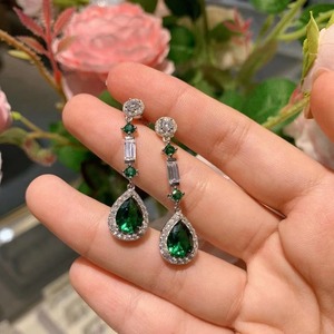 ต่างหูวงแต่งงานเงินสเตอร์ลิง8x6มม. สำหรับวันครบรอบแต่งงานทำจากหินเพทายชุบโรเดียม - Product Image 4