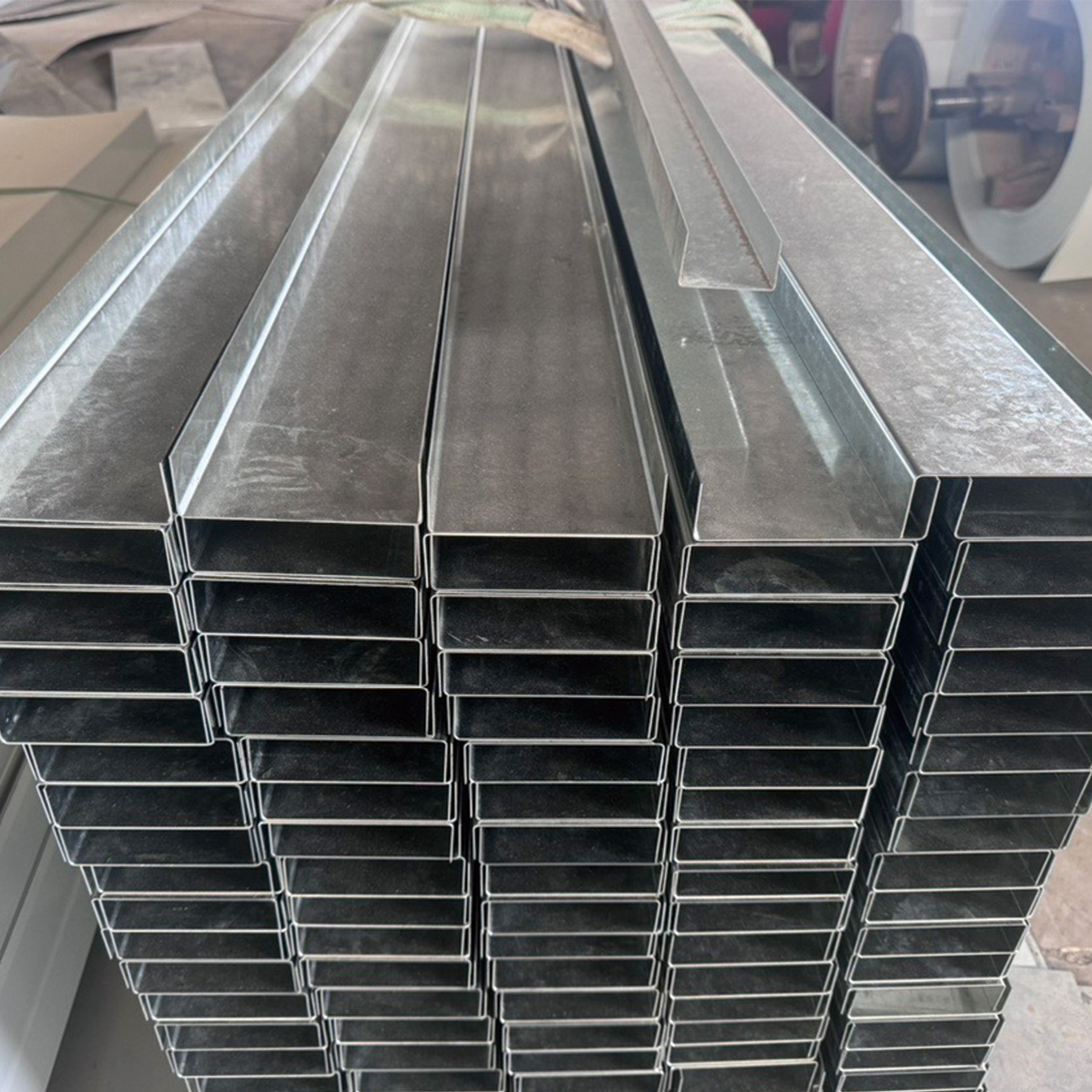 GUANGQIA Quality Exterior Rear Corner Building Fittings EPS Rock Wool Panels Install Building Accessories · image 3