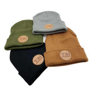 Nuovi Berretti Invernali alla Moda con Logo Ricamato, Patch in Pelle, 100% Acrilico, Motivo a Quadri, Cappelli in Lana Lavorati a Maglia Personalizzati - Product Image 2