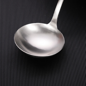 Louche à fondue en acier inoxydable 304 à queue plate, louche à soupe épaissie, louche à bouillie, pour usage domestique et hôtelier, avec long manche élégant - Product Image 3