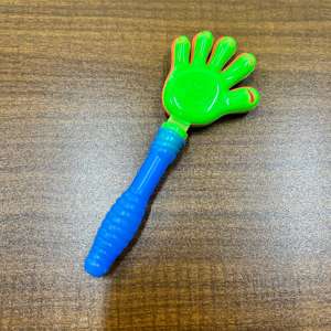 Mini clapets à main en plastique jouets personnalisables pour enfants bonbons remplissage fabricant de bruit pour faveur de fête - Product Image 5