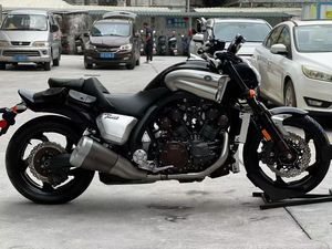 Motocicleta Deportiva Yamaha <span class=keywords><strong>VMAX</strong></span> <span class=keywords><strong>1700</strong></span> Usada, Modelo Nuevo, 1679cc, Gasolina, Estilo Naked, V4 Muscle - Product Image 3
