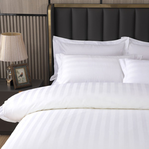 Parure de Lit d'Hôtel King Size Blanche 100% Coton Rayé 3cm, Drap Plat et Drap Housse - Product Image 3