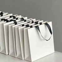 Kunstpapier aus Recyclingmaterialien Individuelles Logo Offsetdruck Lange Tragegriffe Ausstellungstasche Individuelle Farbe Individuelle Größe
