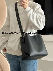 PU Leather Tote Bag Large-Capacity <strong>Medium</strong> Soft Women Solid Color Crossbody Zippered Polyester Lined Daily <strong>Handbag</strong> - Product Image 6
