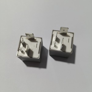 รีเลย์ไฟกระพริบอัตโนมัติ 4D0 951 253 12V 4P สำหรับการซ่อมแซมทดแทนในรถยนต์ - Product Image 1