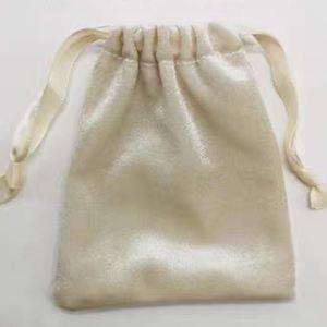 Pochette en velours doux avec cordon de serrage et logo personnalisé, sac à bijoux en suède avec pompon, emballage cadeau recyclable et écologique - Product Image 5